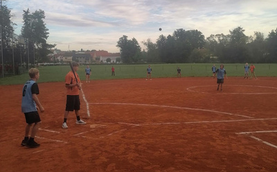 Zářijový slowpitch 
